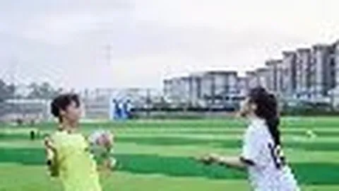 《内维尔力挺曼联现状：阵型调整显阿莫林智慧抉择》