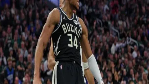 詹姆斯力挽狂澜，空中接力扣篮得手